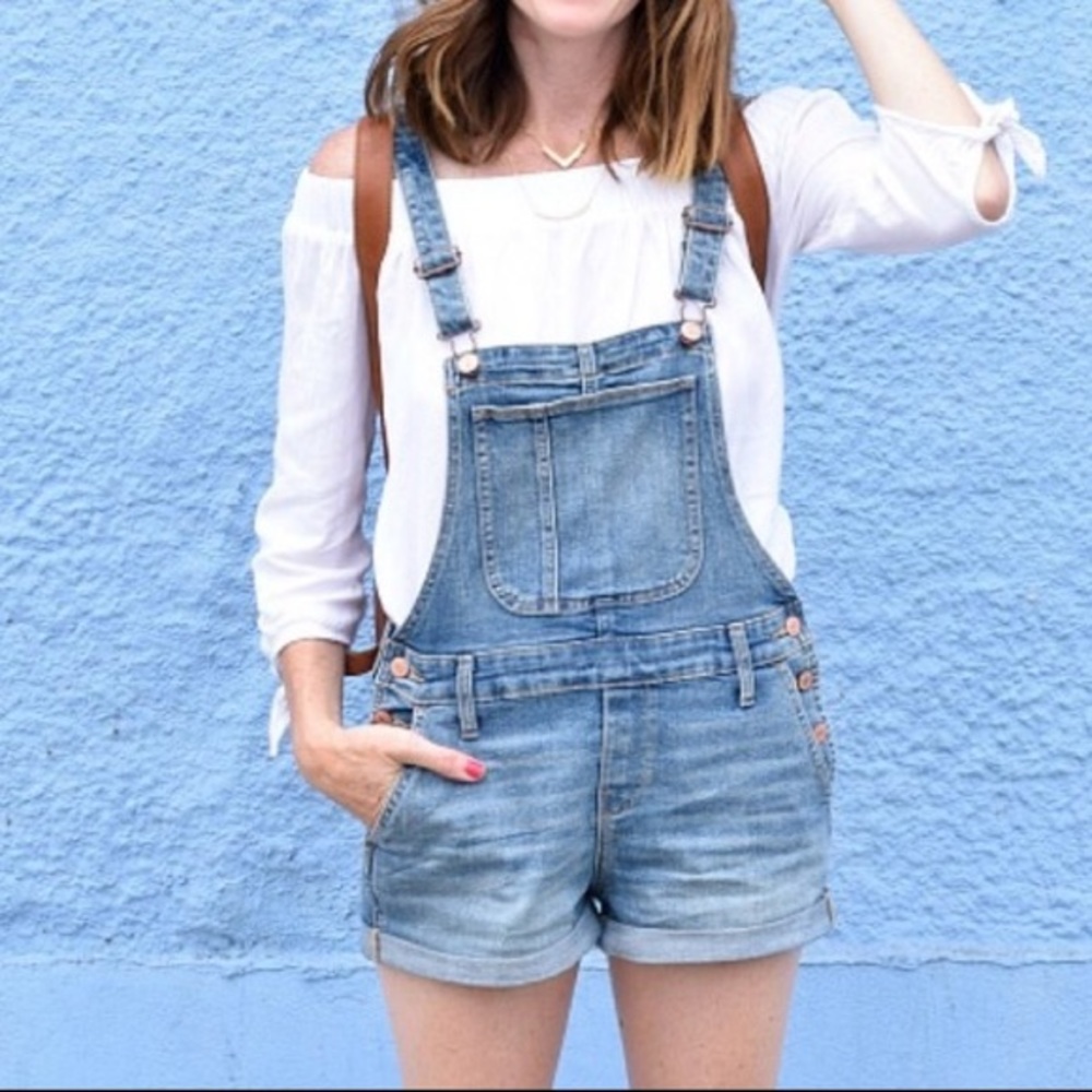 Old Navy Denim Overall Shorts. Size Small